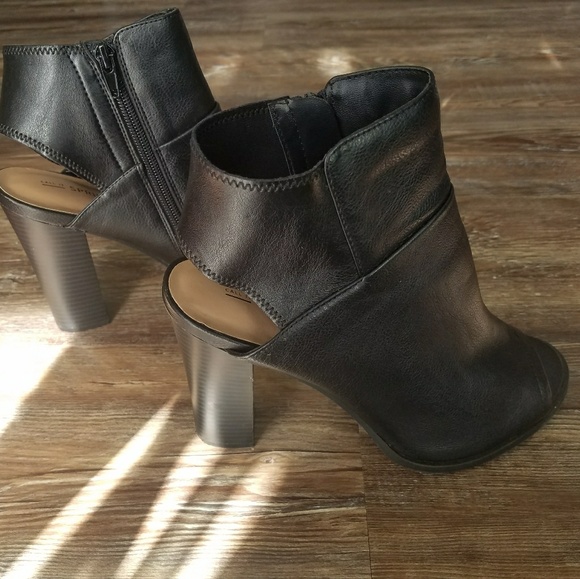 Black heels - Picture 2 of 4